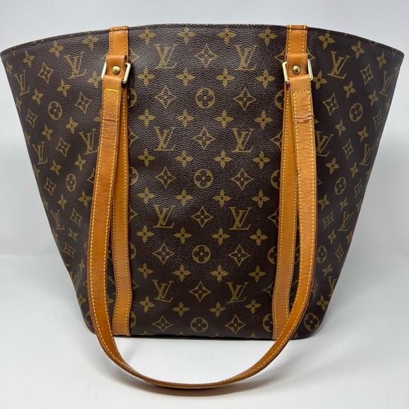 LOUIS VUITTON Monogram Canvas Sac
Shopping Tote - Picture 2 of 16